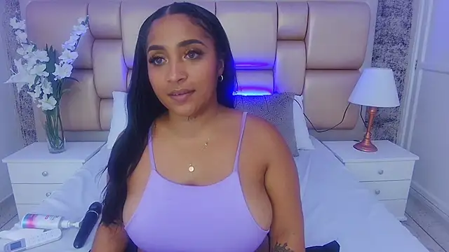 KateVenegas online show from January 19, 2025, 11:10 pm