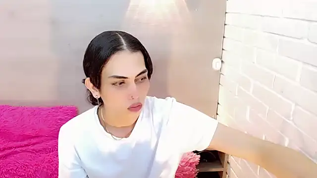 Daniela Pink  online show from October 30, 2025, 7:47 pm