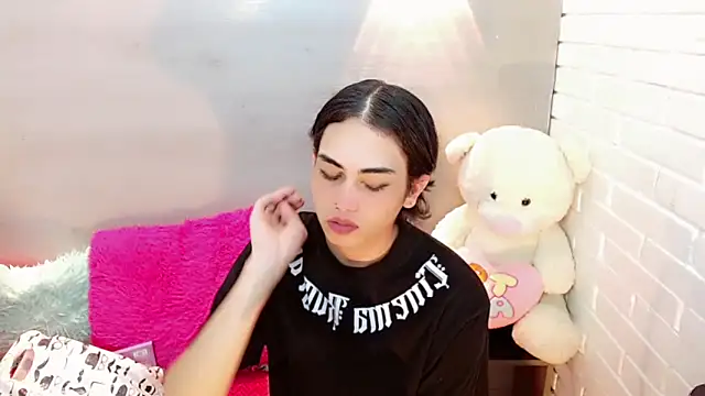 Daniela Pink  online show from November 10, 2025, 7:35 pm