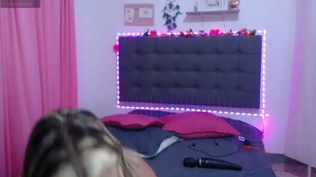 Snapshot of LenaDIaz chatting on October 30, 2025, 10:21 pm LenaDIaz online show from October 30, 2025, 10:21 pm