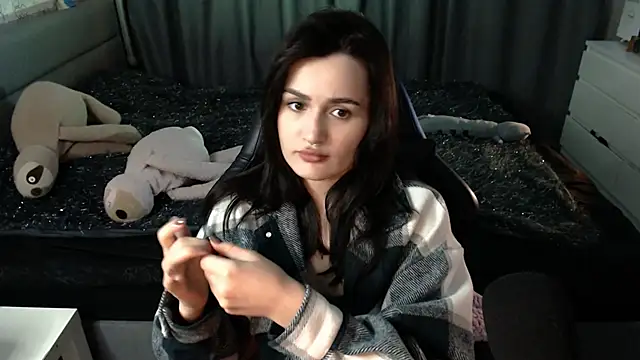 Snapshot of KiraYammy chatting on November 16, 2025, 10:37 pm KiraYammy online show from November 16, 2025, 10:37 pm