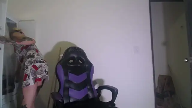 barbara anal squirt  online show from October 14, 2025, 8:20 pm