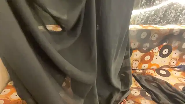 shuhana  online show from November 13, 2025, 1:04 am