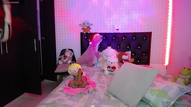 redgirlofficial online show from December 27, 2024, 11:53 pm