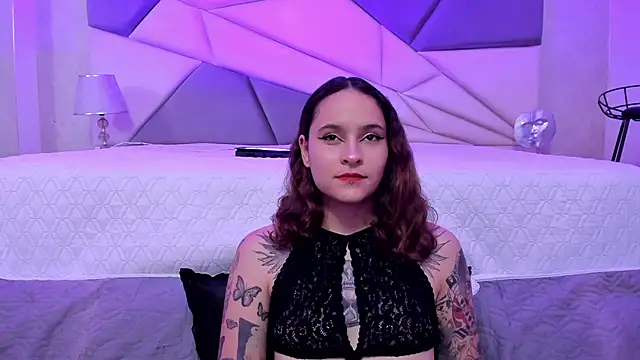 AnnyThompson  online show from January 24, 2025, 8:00 pm