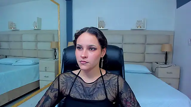 AnnyThompson  online show from October 16, 2025, 9:05 pm