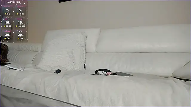 xqueenyasmine online show from February 12, 2025, 5:48 pm