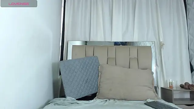 Zoe Curvy online show from February 27, 2025, 12:45 pm