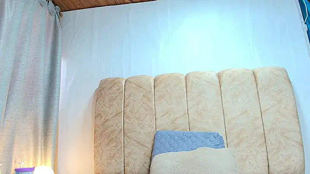 Zoe Curvy online show from November 18, 2025, 12:53 pm