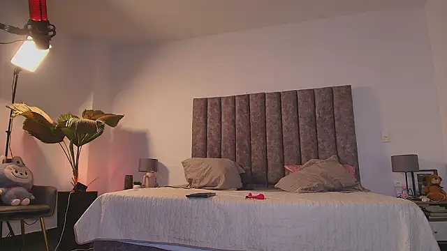 milaivanova online show from March 18, 2026, 11:57 am