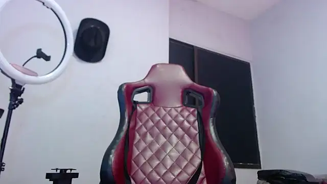 snowflake xxx online show from October 12, 2025, 7:13 pm