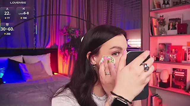 LunaNight online show from February 2, 2025, 11:53 pm