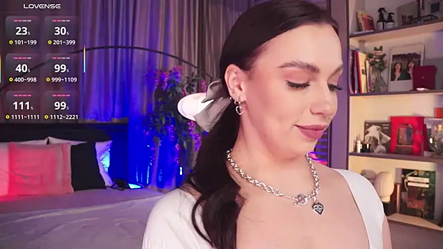 LunaNight online show from February 4, 2025, 11:59 pm