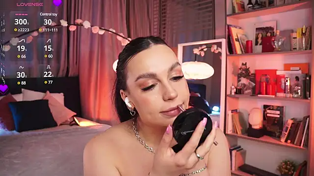 LunaNight online show from March 3, 2025, 8:21 pm