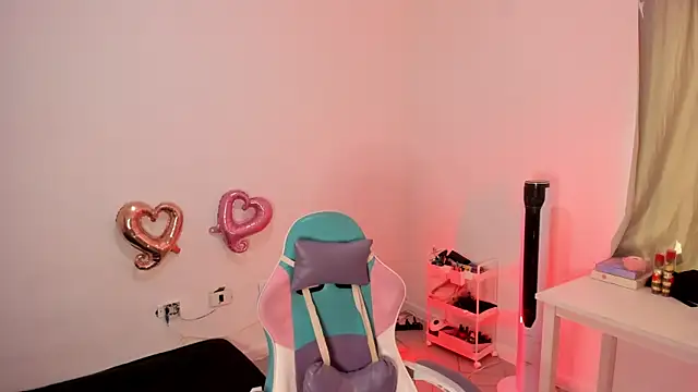 WandaDoll online show from February 12, 2025, 4:33 pm