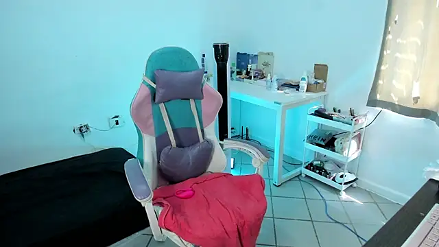 WandaDoll online show from March 17, 2025, 2:23 pm