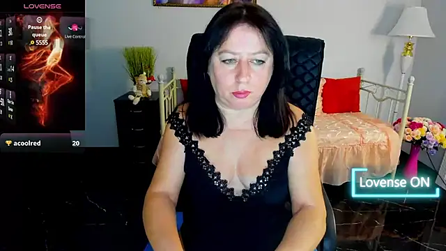 Julia Dean online show from January 9, 2025, 3:55 pm