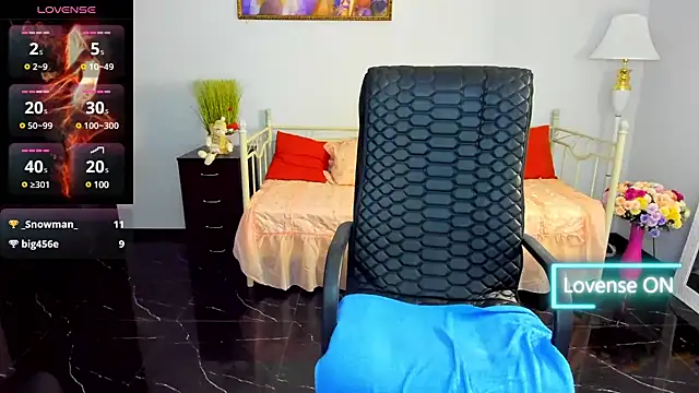 Julia Dean online show from January 14, 2025, 6:07 pm