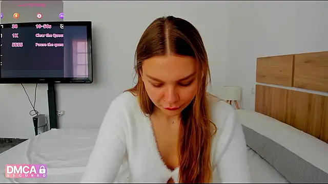 Molly sweetie online show from April 17, 2026, 6:27 am