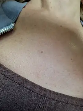 Miss    Mia  online show from February 13, 2025, 12:00 pm