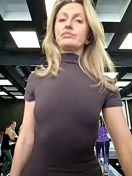 Miss    Mia  online show from February 26, 2025, 12:03 pm