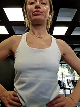 Miss    Mia  online show from November 17, 2025, 11:27 am