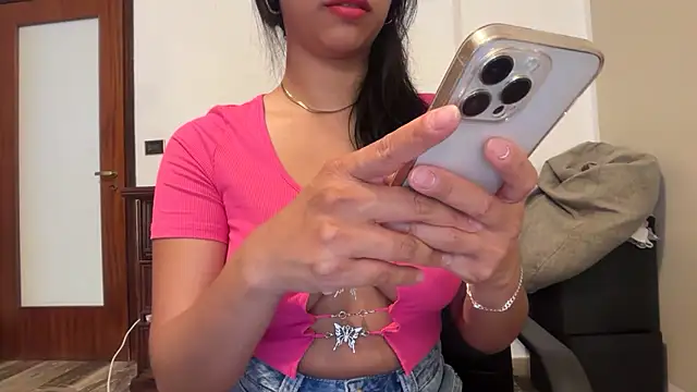 Dulce latingirl online show from May 17, 2026, 2:24 pm