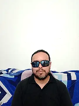 Snapshot of ElSunEagle chatting on May 4, 2026, 2:40 am ElSunEagle online show from May 4, 2026, 2:40 am