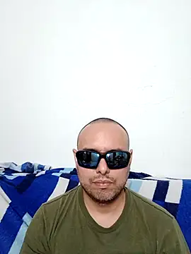 Snapshot of ElSunEagle chatting on May 13, 2026, 2:31 am ElSunEagle online show from May 13, 2026, 2:31 am