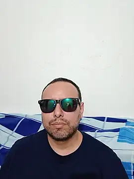 Snapshot of ElSunEagle chatting on June 22, 2026, 2:35 am ElSunEagle online show from June 22, 2026, 2:35 am