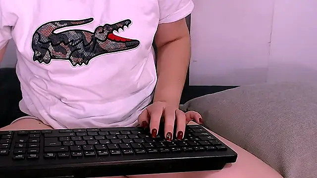 sofi-rojas1 online show from February 14, 2026, 9:17 am