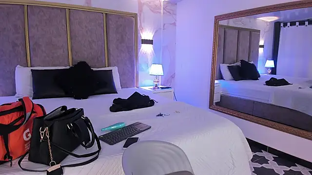 GiselOrtiz online show from October 21, 2025, 10:38 am