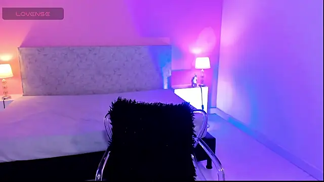 BlakmillerrGilson online show from September 18, 2025, 8:11 pm