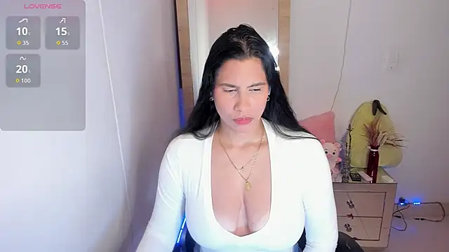 Snapshot of hellensexy chatting on May 26, 2026, 9:55 pm hellensexy online show from May 26, 2026, 9:55 pm