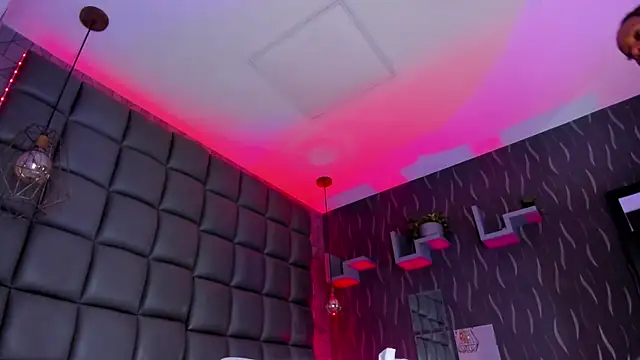 megan woll online show from April 21, 2026, 7:39 pm