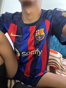 Leonarrrd 01 online show from December 21, 2024, 5:18 pm