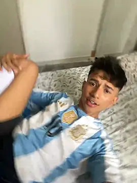 Leonarrrd 01 online show from February 22, 2025, 7:58 pm