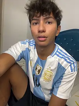 Leonarrrd 01 online show from September 20, 2025, 11:28 pm