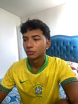 Leonarrrd 01 online show from October 1, 2025, 8:26 pm