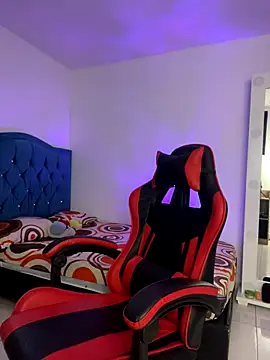 Leonarrrd 01 online show from November 3, 2025, 11:37 pm