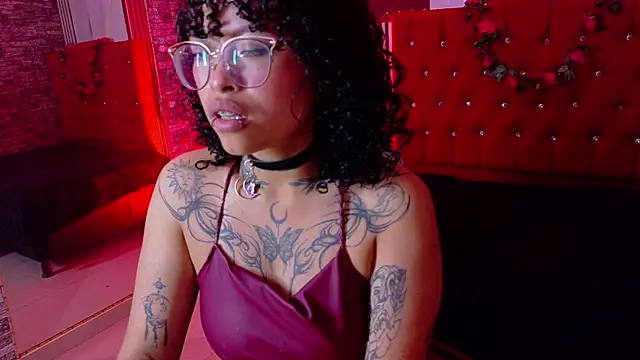 Snapshot of miahernadez303av chatting on February 15, 2026, 4:31 am miahernadez303av online show from February 15, 2026, 4:31 am