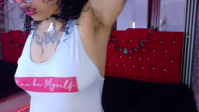 miahernadez303av online show from April 25, 2026, 3:20 am