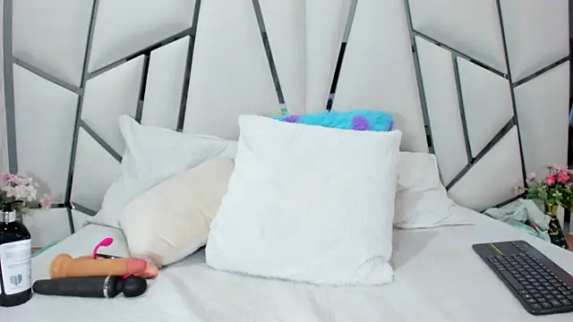  aurora18  online show from September 30, 2025, 3:11 am