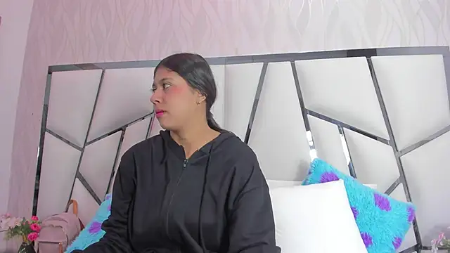  aurora18  online show from April 20, 2026, 3:09 am