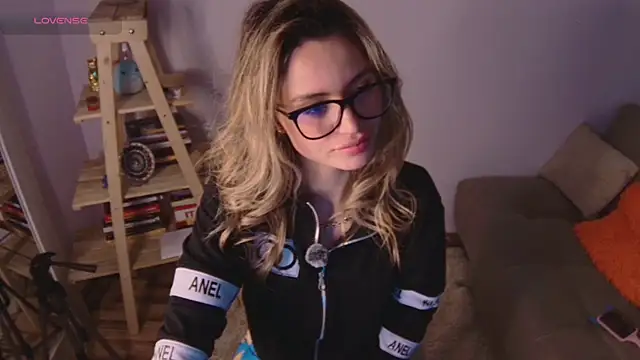 Lucy Princes online show from February 11, 2025, 5:16 am