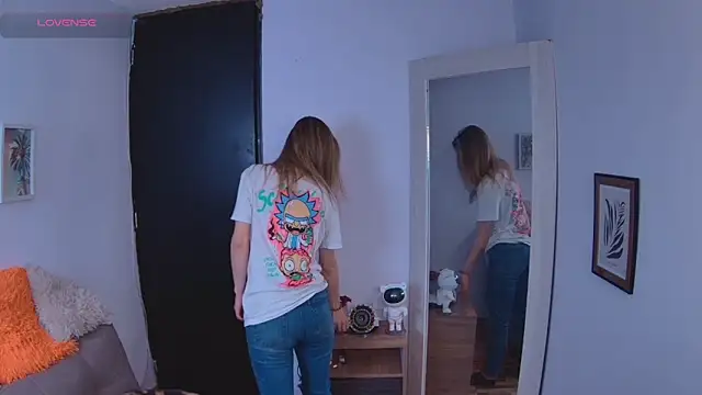 Lucy Princes online show from March 20, 2025, 5:02 am