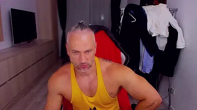 Snapshot of MarisMuscle chatting on July 16, 2026, 7:03 am MarisMuscle online show from July 16, 2026, 7:03 am
