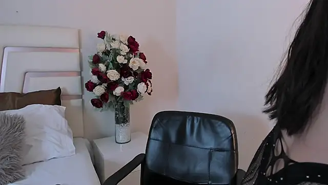 CamilaSofiia online show from February 11, 2025, 7:27 pm