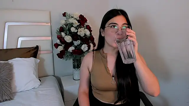 CamilaSofiia online show from February 19, 2025, 7:48 pm