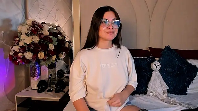 CamilaSofiia online show from October 18, 2025, 7:36 pm